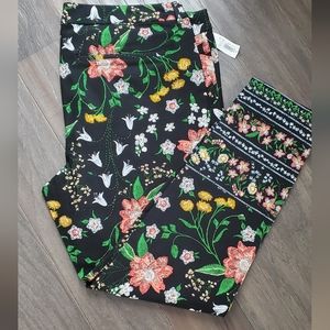 Old Navy black floral pixie pants size 20